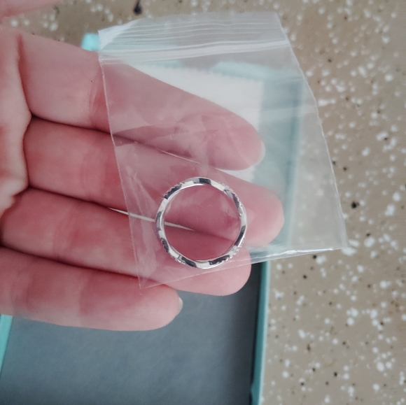 Elegant Silver Twisted Moissanite Band Ring - Picture 5 of 8